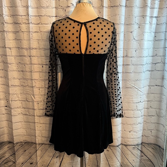 City Vibe NWT Black Velvet Mini Dress with V-Neck and illusion top.  Size L - Picture 4 of 7